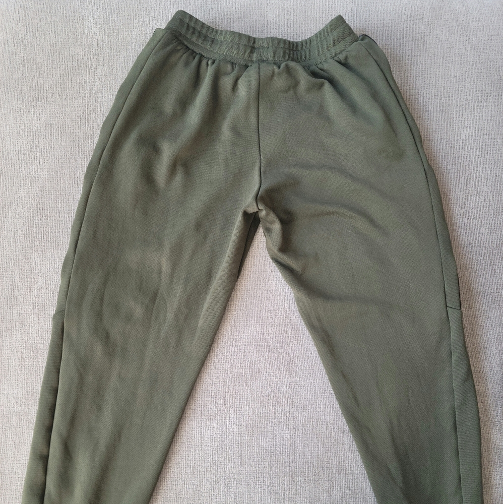 Track suit - Picture 2 of 5